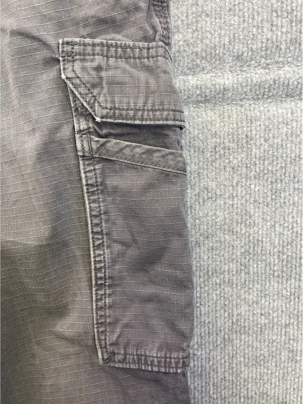 Carhartt size 44x32